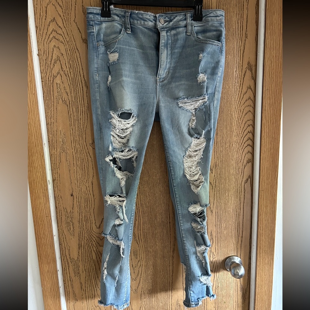 American eagle skinny distressed light wash denim size 16